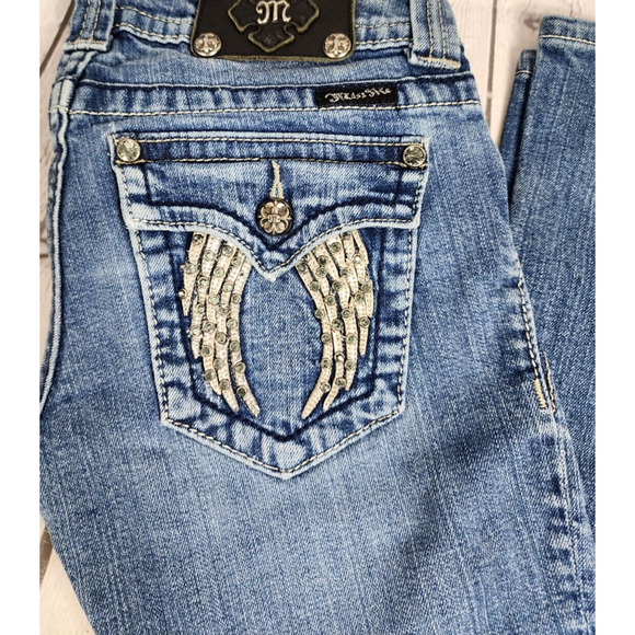 Miss Me Jeans Women’s Sz 26 JP5082B Boot Cut ANGEL Pocket Rhinestone Inseam 32" - Picture 2 of 6